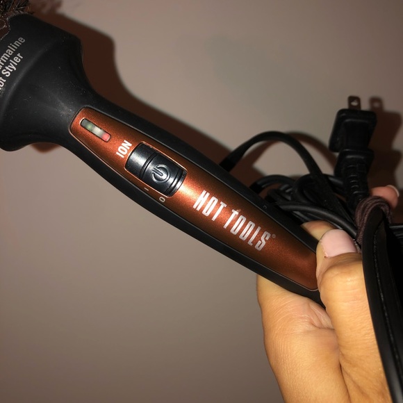 Hot Tools Heated Ionic Round Brush - Picture 4 of 5